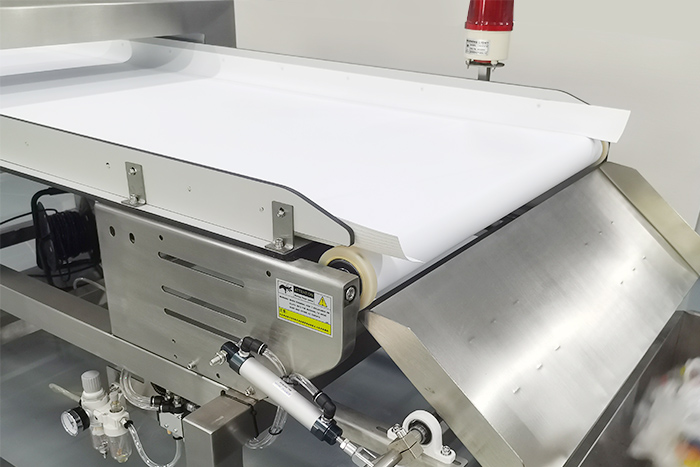 8010翻板剔除金检机 1.jpg