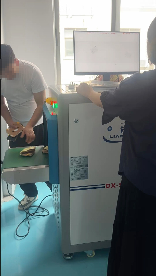 東莞市橋頭某某手袋箱包制品有限公司——使用連新牌DX-5030C-X光安檢機(jī)